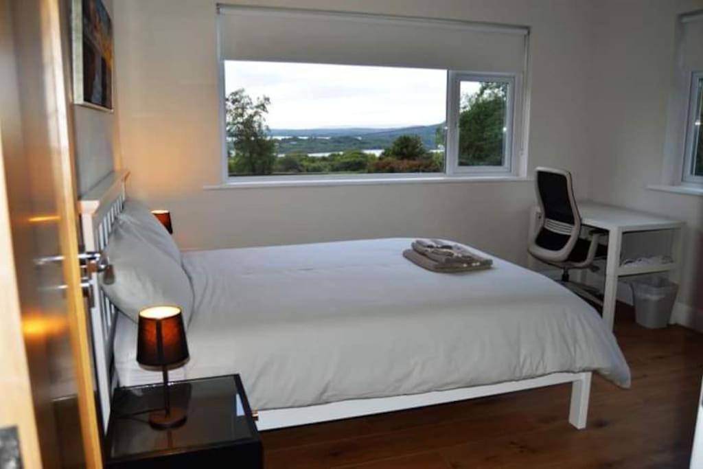 Twin Lake View - Bungalow In Pontoon Foxford Esterno foto