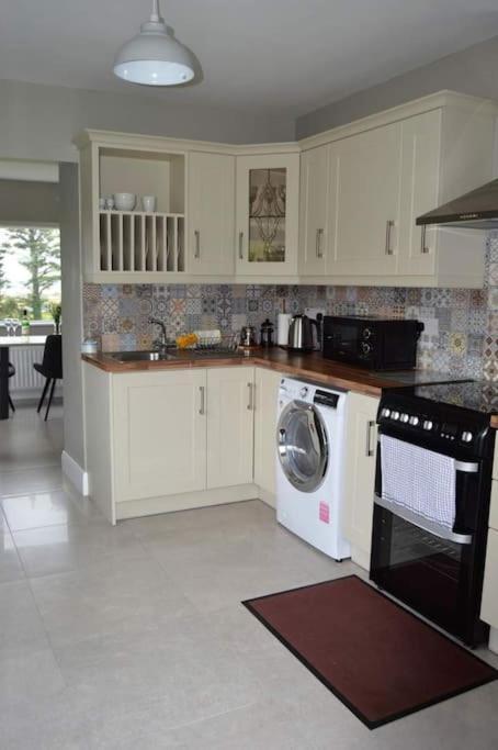 Twin Lake View - Bungalow In Pontoon Foxford Esterno foto