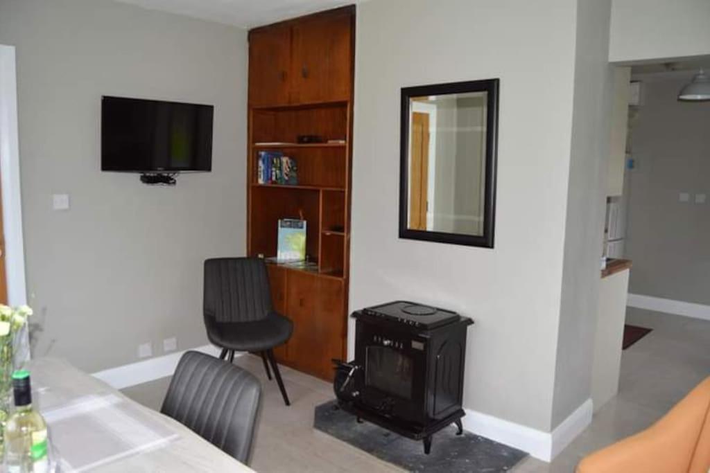 Twin Lake View - Bungalow In Pontoon Foxford Esterno foto