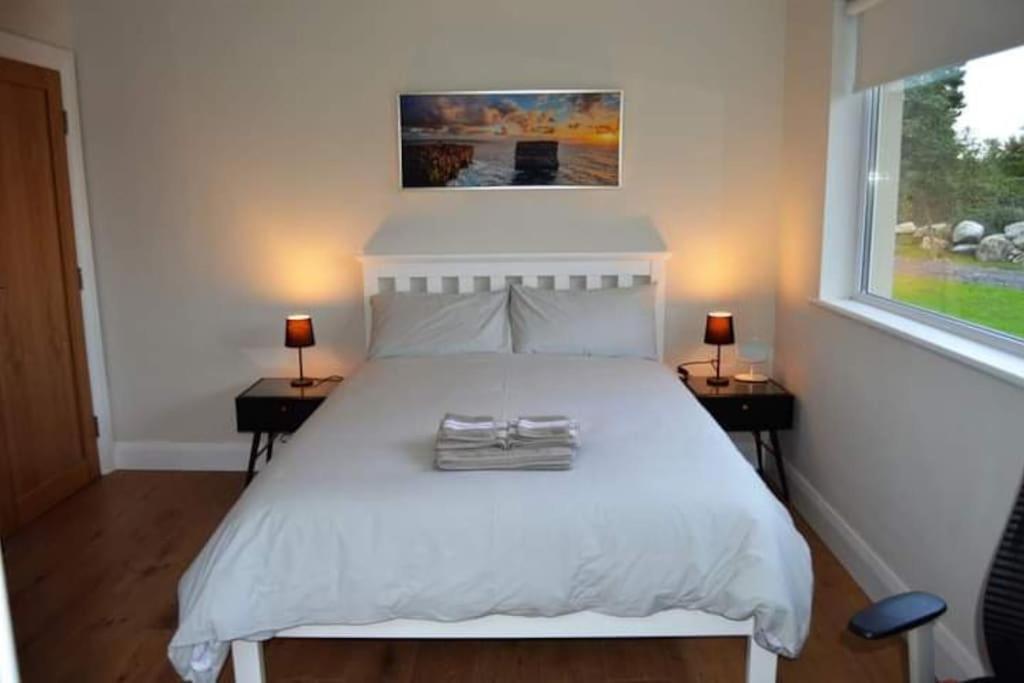 Twin Lake View - Bungalow In Pontoon Foxford Esterno foto