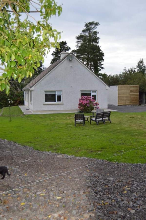 Twin Lake View - Bungalow In Pontoon Foxford Esterno foto